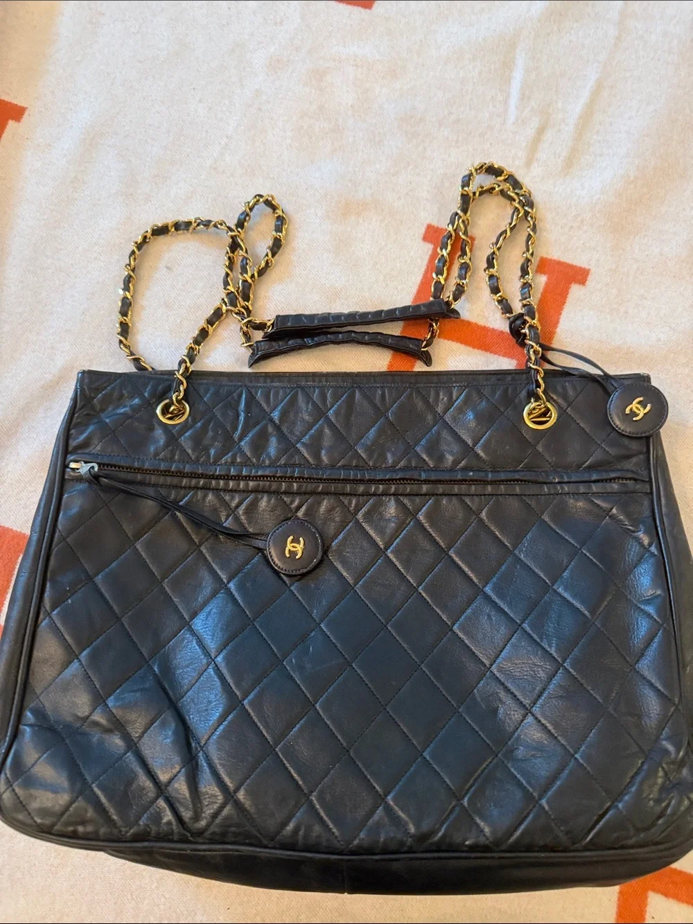 CHANEL Black Quilted Leather Shoulder Bag with Gold Chain late 80s-early 90’s